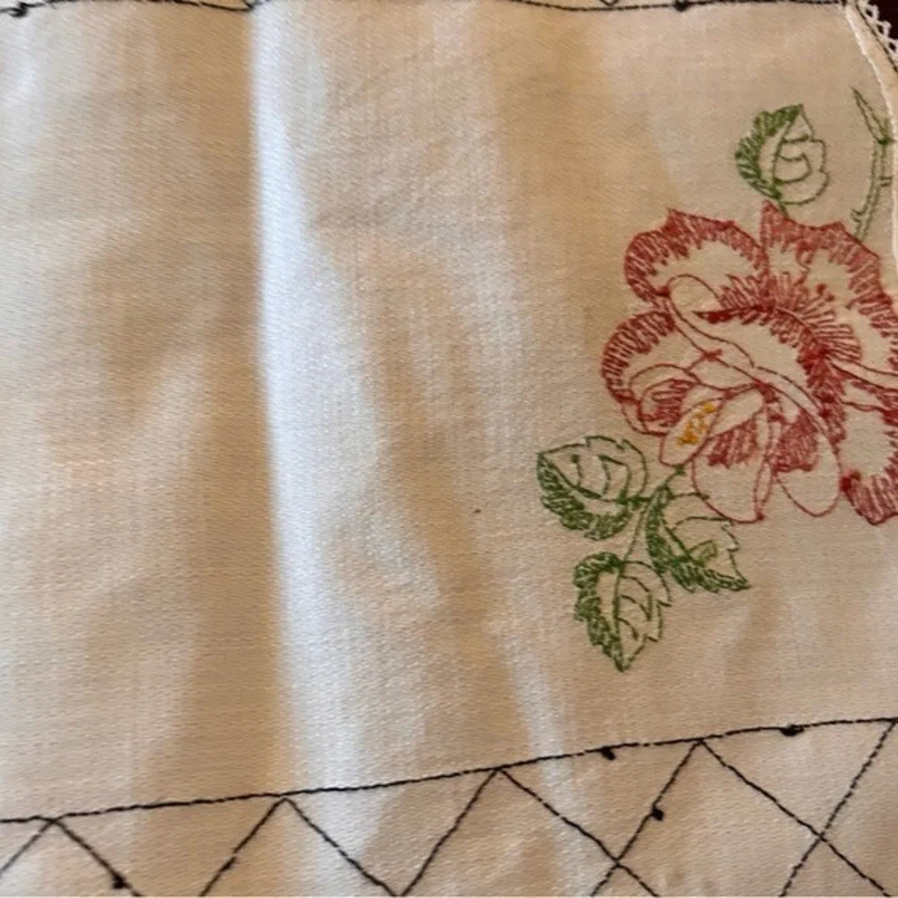 Vintage White Linen Needlepoint Rose &‎ Black Diamonds Table Topper